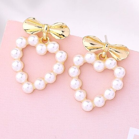 Chic Gold Pearl Heart Earrings - Picture 4 of 4